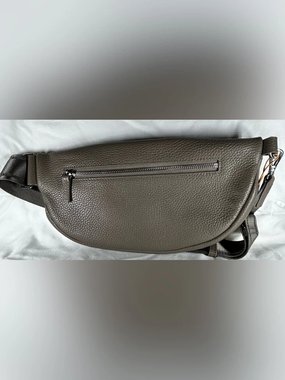 Quince Women’s Quinn Sling Bag in Mink